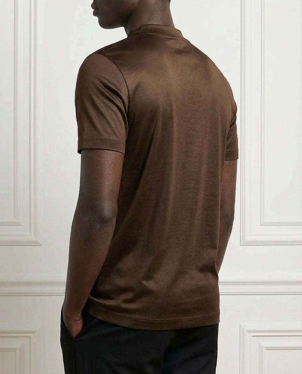 GLÄNSANDE RUNDHALSAD T-SHIRT