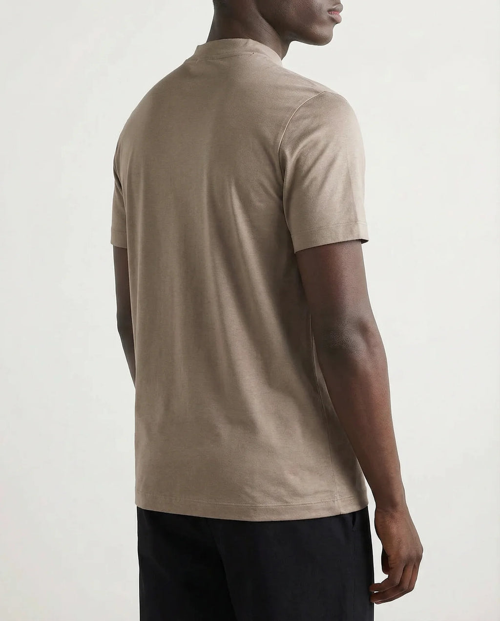GLÄNSANDE RUNDHALSAD T-SHIRT
