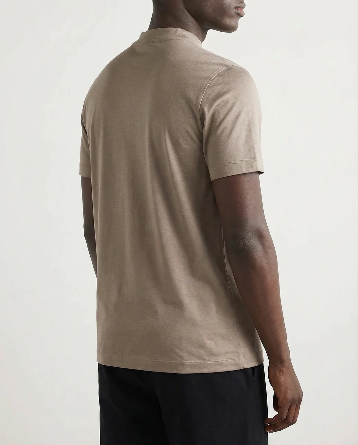 GLÄNSANDE RUNDHALSAD T-SHIRT